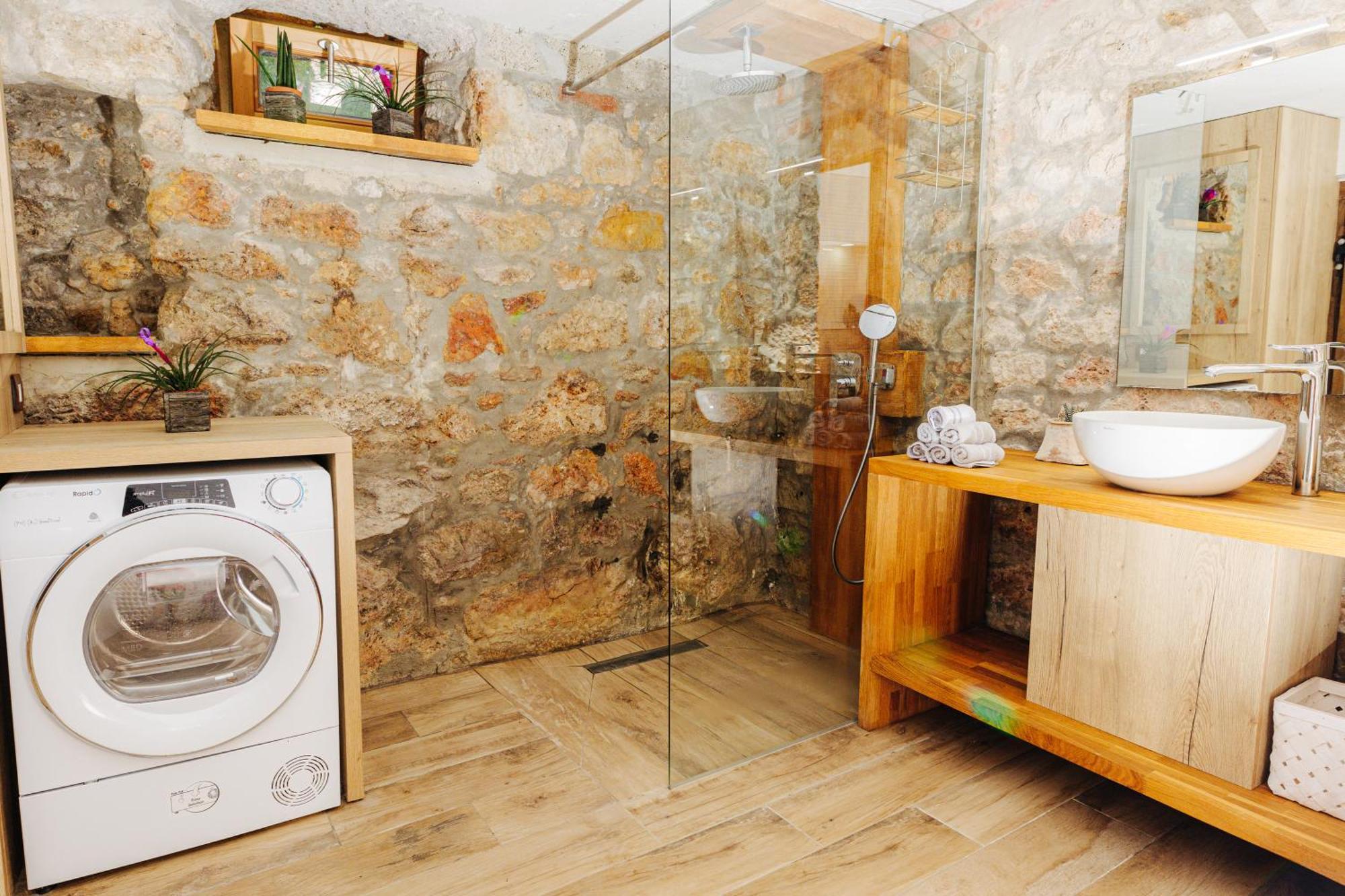 Gozdne Vile Va Vrti Kostel Extérieur photo